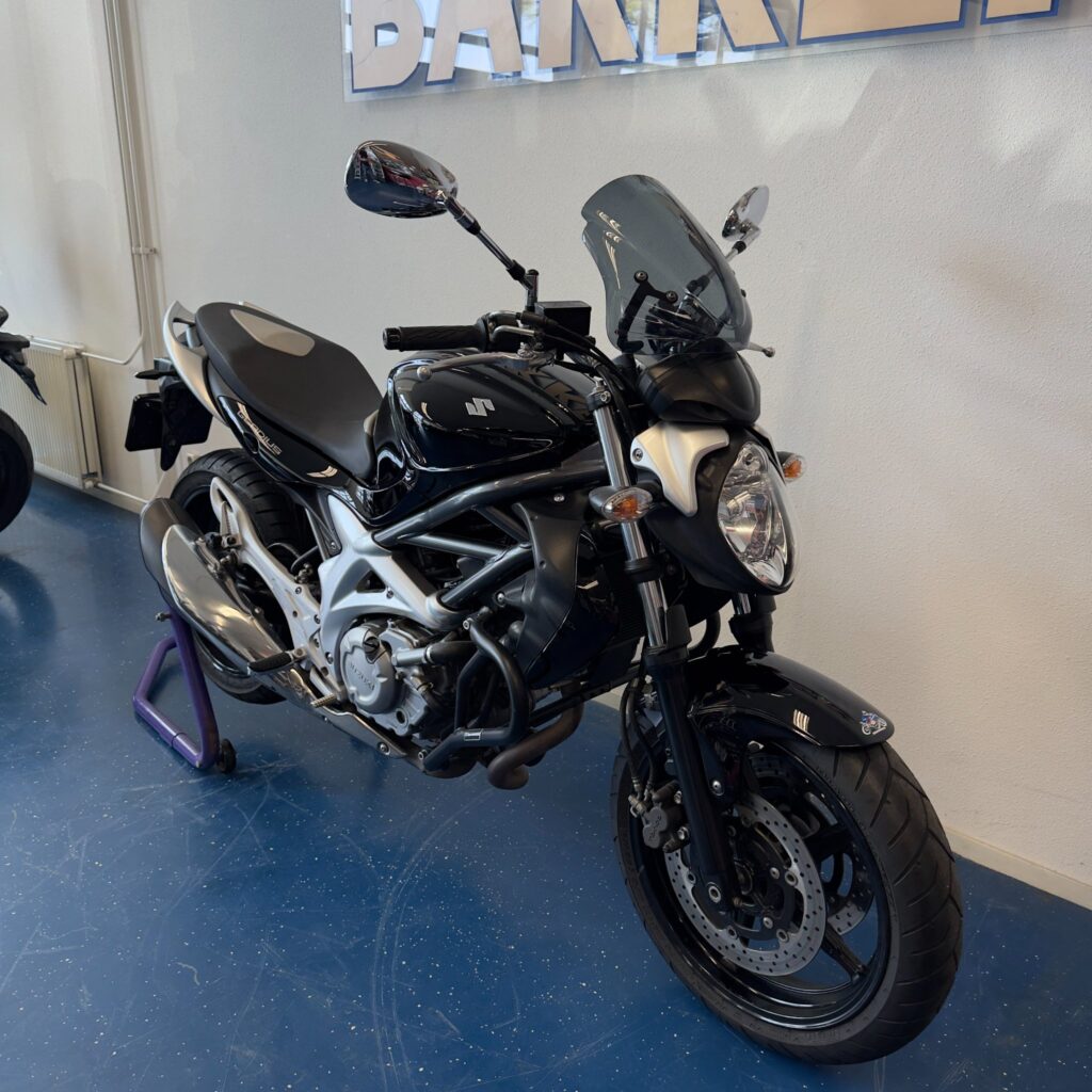 Suzuki Gladius 2011